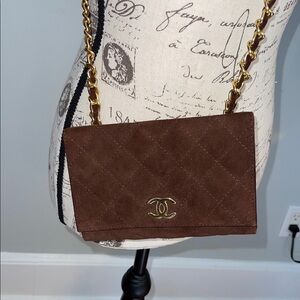 NWOT Chic Brown Quilted Crossbody Bag with Gold Chain